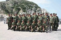 馬防部指揮官偕同主任陳將軍於04據點與官兵合照。(圖/文:劉宏毅)