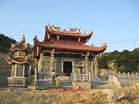 　莒光田澳境天后宮重建廟宇落成，開光入殿，縣長親臨上香祈求合境平安。（圖／文：陳樂團）