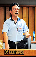 　議員陳建光進行質詢。（圖／文：曹重偉）