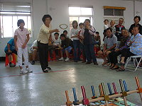 　連江縣長期照顧管理中心北竿舉辦銀髮族趣味競賽。（圖：衛生局長期照顧管理中心提供）