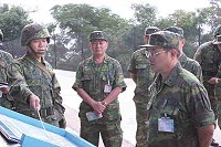 　指揮官至砲兵群聽取任務簡報，並強調訓練安全之重要性。（圖／文：張力天）