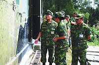 馬防部指揮官羅將軍針對防區女官寢室安全及舒適度提出檢討,請相關單位立即改進,期能提供女性官兵一個優質居住的生活空間。(圖╱文:劉宏毅)