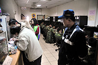 　執行菸害防治稽查不鬆動，衛生局上週在網咖當場查獲四人違規吸菸，現場開單處新台幣二千元以上一萬元以下罰款。（圖／文：曹重偉）