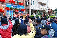 　北竿鄉長候選人陳如嵐競選總部昨天成立，不畏寒風支持者依然熱情相挺，現場「凍蒜」聲不斷，熱鬧不已。（圖／文：劉秋月）