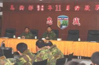羅指揮官日前假十一月份政戰工作會報時機,向所屬幹部要求防區官兵不得接近任何政治活動,使部隊專注於戰訓本務,藉以達成「捍衛北疆」神聖使命。(圖/文:林忠和)