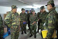 北指部指揮官於親考親教時聽取各連隊主官意見。(圖/文:謝明諫)