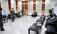 　馬防部預定十二月十五日上午五時三十分於南竿西南面海域舉行「砲兵群聯信98-2號操演重砲射擊」，昨天提前召開安全管制說明會。（圖／文：曹重偉） 