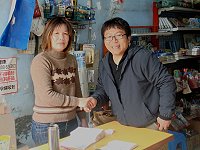 　陳財能連日來奔波各島謝票，昨在東引展開謝票行程。（圖／文：陳其敏）