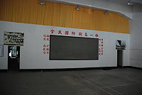 閒置多年的光武堂空間寬敞,曾經是戰地政務時期馬祖軍民的娛樂中心。(圖/文:邱竟瑋)