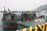 海巡隊近日強力淨空海域,取締20艘越界大陸漁船。(圖:海巡隊提供)