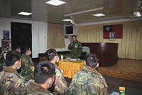 馬防部主任陳將軍親臨幹訓班主持新兵座談會,期許服役時,使自我心智發展更趨成熟、穩定,成為足以肩負責任的人。(圖:林煒翔/文:劉宏毅)