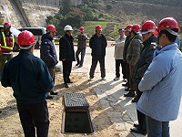　內政部營建署昨抵馬查核寬頻管道工程，對整體進度超前表示滿意。（圖／文：邱竟瑋）