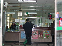 郵政快捷是馬祖民眾寄送物品到台灣的選擇之一,有民眾建議添購大型冰庫,以滿足低溫食品寄送、保鮮的需求。(圖/文:邱竟瑋)