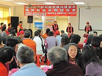 桃園馬祖同鄉會歲末聯歡活動,近六百位鄉親同樂。主辦單位表示,印製的灶神、門神像共一千份也全數發放完畢。(圖:桃園馬祖同鄉會提供)