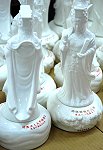 「媽祖娘娘紀念酒」出現大買家,大甲鎮瀾宮大手筆訂購一萬支,馬祖酒廠正日夜趕工中。(圖/文:劉秋月)