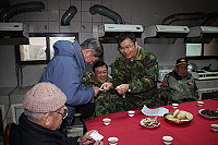 　馬防部指揮官在主任陪同下，親赴馬祖榮民之家慰問榮民生活。（圖／文：林忠和）