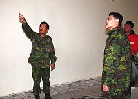 　馬防部主任督導國軍九五二營站整修工程。（圖／文：林煒翔）