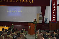 　馬防部指揮官羅中將告誡官兵弟兄不可酒駕，應當注意防區行車安全規定。（圖／文：張力天）
