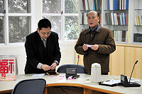 政風室辦理九十八年度公職人員財產定期申報，由副縣長林星寶公開抽出十二名公職人員辦理實質審查。（圖／文：曹重偉） 