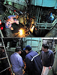 　基隆港務局技術人員登上故障的臺馬輪進行檢查，並在發生故障的右主機仔細討論，確定必須更換組件才能確保航行安全。（圖／文：曹重偉）