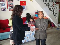 　獻給老人家的「點心」現今都改以平安蛋替代，老人家也能感受到心意。（圖／文：林冰芳）