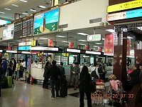 因霧鎖馬祖,松山機場滯留旅客狀況。(圖:曹爾忠國會辦公室提供)