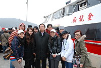 　「馬祖踏古舞蹈團」代表馬祖參與今年兩馬同春鬧元宵晚會，背後的功臣是福澳頂好大女兒－劉美珍（右前排三），帶領專業舞者的全新演出，成為當晚的鎂光燈焦點。（圖／文：劉秋月）