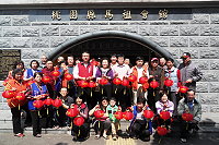 　桃園縣馬祖同鄉會與社區居民提燈慶元宵。（圖：桃園縣馬祖同鄉會提供）2010年到馬祖看擺暝