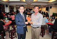 　馬祖境天后宮舉辦元宵後傳統「食福」活動，鄉長朱秀平特別前往致意及致贈禮金。（圖／文：曹重偉）