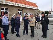 　港務處及執行通關作業等單位抵達猛澳碼頭現地規劃進香之旅出關動線。（圖／文：林冰芳）