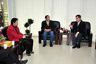 　新任議長陳貴忠拜訪南竿鄉公所，受到鄉長朱秀平的熱情歡迎。（圖／文：曹重偉）