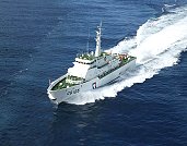 海洋總局調派500噸級巡防艇「連江艦」,配合馬祖海巡隊進行馬祖海域擴大掃蕩工作。(圖:馬祖海巡隊提供)