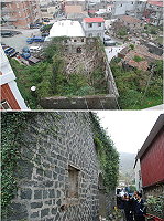 馬港舊街的翁家大宅禁不住大雨的沖刷,屋頂倒塌,本報社長宋志富相約馬港社區發展協會理事長李銀俤、古厝鄰居陳再祥等人進行了解及到現場探察。(圖:劉秋月)