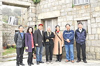 　國際名導蔡明亮參訪芹壁村。（圖／文：陳鵬雄）