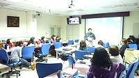 為增進幼教教學知能,上週末教育局舉辦全縣幼教老師「角落教具規劃與操作」研習,邀請到東森幼教事業總部之教學輔導老師王偵權抵馬開講。(圖:教育局提供)