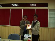 馬祖四鄉鄉代會全體代表昨天與縣長楊綏生座談,表達鄉政需求,圖為縣長與東引鄉代會主席林德建。(圖/文:邱竟瑋)