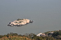 龜島浮現　圖與文：陳鵬雄