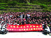 莒指部於日前舉行「三月份月會暨成軍第十一週年隊慶慶祝大會」,除開放官兵參訪莒光隊史館及各據點外,同時也進行淨山活動,展現莒光官兵為共同維護地區環境清潔盡一份心力。(圖/文:張淙哲)