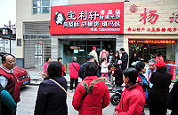 　「馬祖光餅」進軍大陸！寶利軒二代老闆高明中赴大陸投資，並看好福州火紅景點南後街「三坊七巷」獨特魅力，店面於今年春節正式開張。（圖／文：曹重偉）