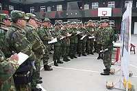 　為精進衛哨勤務工作，以確保防區內整體安全，馬防部七日在梅石營區舉辦「防區上半年衛哨勤務示範」觀摩，由指揮官羅中將親臨主持。（圖／文：林煒翔）