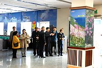 　移民署署長謝立功（右三）抵馬視察所屬單位工作駐地及小三通相關業務，並親自主持移民輔導業務相關單位及人員座談會。（圖／文：劉秋月）