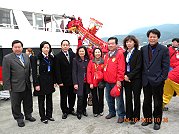 　莒光鄉熾坪境福德宮龍角峰五位靈公謁祖進香赴大陸長樂祖廟進香活動啟程，正在大陸拜訪的議長陳貴忠一行專程前往馬尾碼頭迎接，祝賀莒光鄉親此行順風、功德圓滿。（圖：連江縣議會提供）