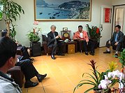 　福建省主席薛承泰、連江縣長楊綏生訪視東引，與地方官員、民代討論對外交通改善問題，謀求共識。（圖／文：陳其敏）