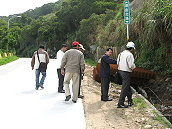工務局會同台電公司、北竿鄉公所及施工廠商,前往北竿環島北路工程現地視察,嚴厲要求施工單位務必按照協調會決議施作,對於現況立即進行補救。(圖/文:劉秋月)