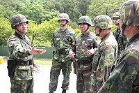 　馬防部指揮官羅中將於演習期間視導前線防區，針對部隊演練過程予以指導並肯定，強調「漢光演習」目的實為驗證自身「本職學能」與「整體動員」能力。（圖／文：巫冠瑩）　