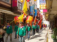2010馬祖文化節─北竿芹壁金媽祖會香祈福活動昨天登場,南竿率先舉行清道,引起遊客拍攝。(圖/文:邱竟瑋)