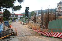 仁愛國小舊有的上下學動線與工程車輛重疊,校方改採新措施。(圖/文:邱竟瑋)