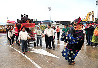 　宜蘭南天宮請出媽祖金身來馬會香，馬祖境天后宮盡地主之誼，擺出陣頭前往福澳港，歡迎遠道而來的媽祖信眾。（圖╱文：曹重偉）