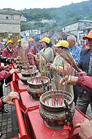 　芹壁天后宮金媽祖北竿遶境，全島軍民歡樂沸騰最高點。（圖／文：陳鵬雄）