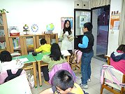 　介壽國小申請教育部「夜光天使點燈專案計畫」，為校內弱勢家庭學童，提供免費課輔照顧。（圖／文：劉秋月）